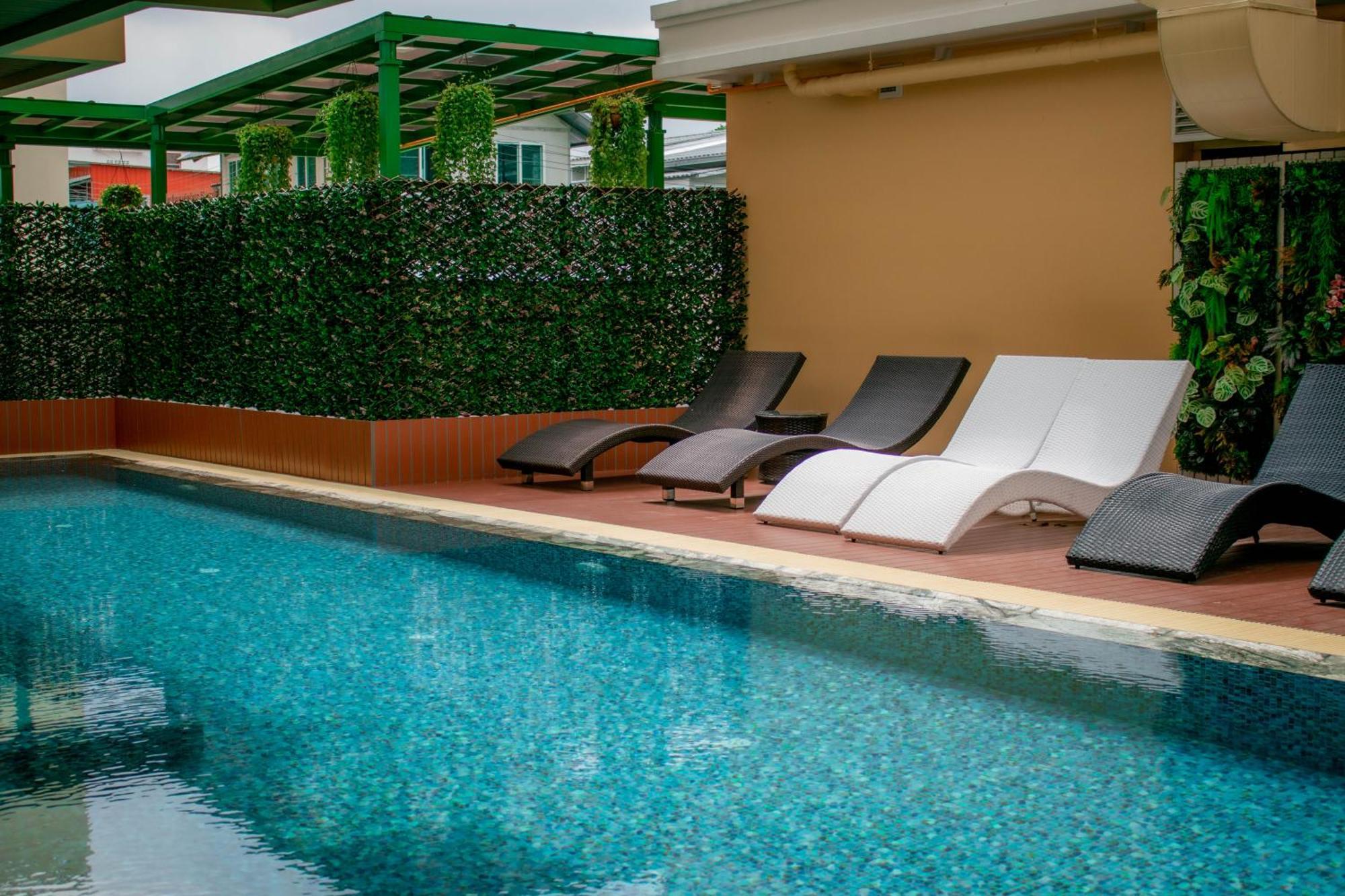 Siri Grand Bangkok Hotel Exterior foto