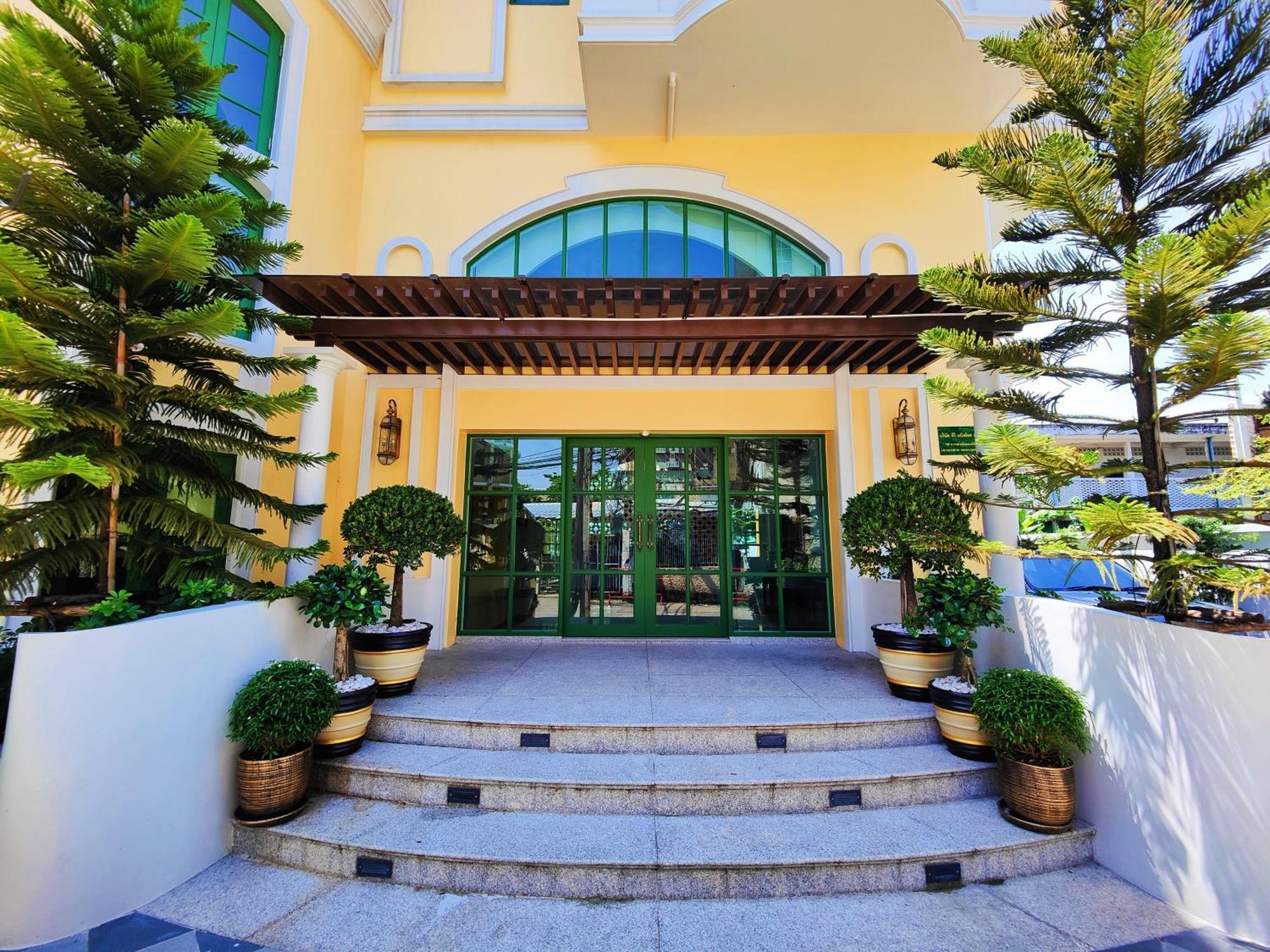 Siri Grand Bangkok Hotel Exterior foto